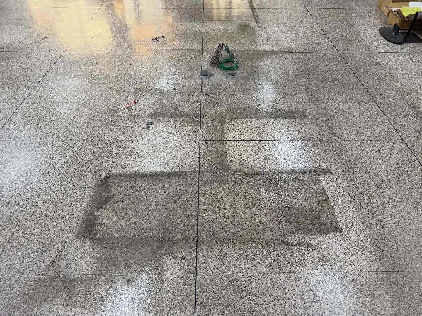 こんにちは!汚れに厳しく、人に優しいスミレです!今日も事務所...